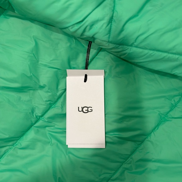 Beautiful UGG sleeveless jacket with tag - Picture 4 of 4